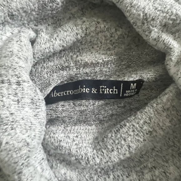 abercrombie fitch Gray Turtle Neck Size Medium - Picture 5 of 6